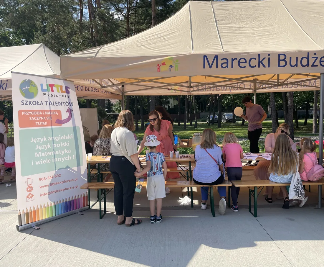 Materiały Little Explorers na stoisku edukacyjnym